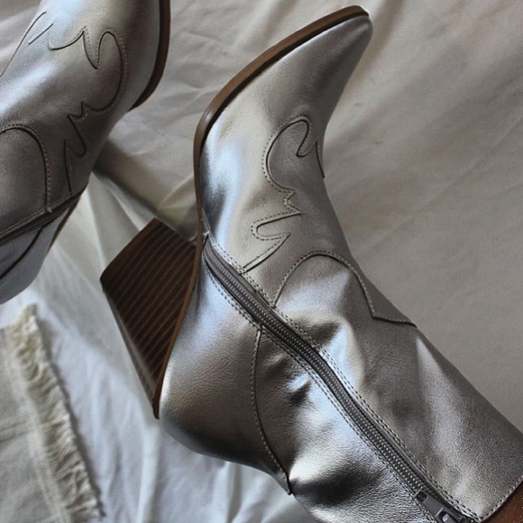 🆕The Jane// Silver Metallic western style boot - Picture 4 of 15